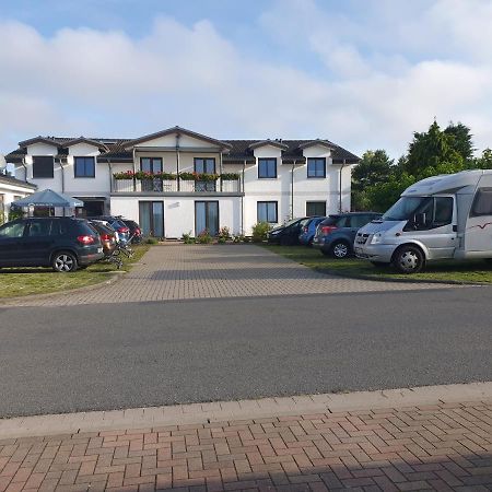Hotel-Pension Pastow Garni Broderstorf Bagian luar foto
