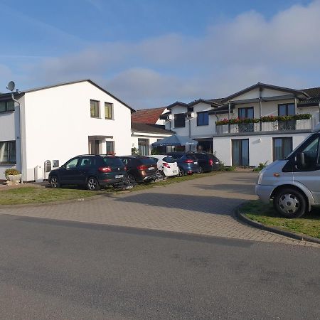 Hotel-Pension Pastow Garni Broderstorf Bagian luar foto