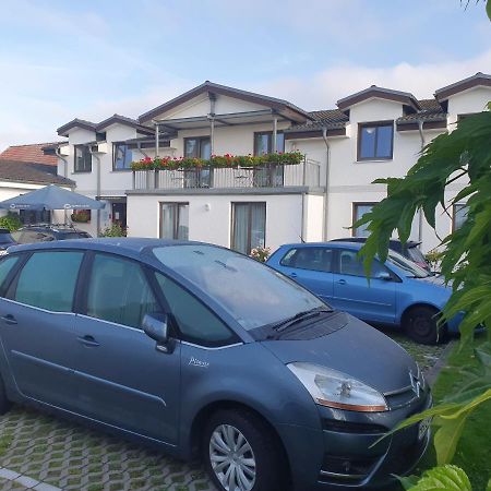 Hotel-Pension Pastow Garni Broderstorf Bagian luar foto