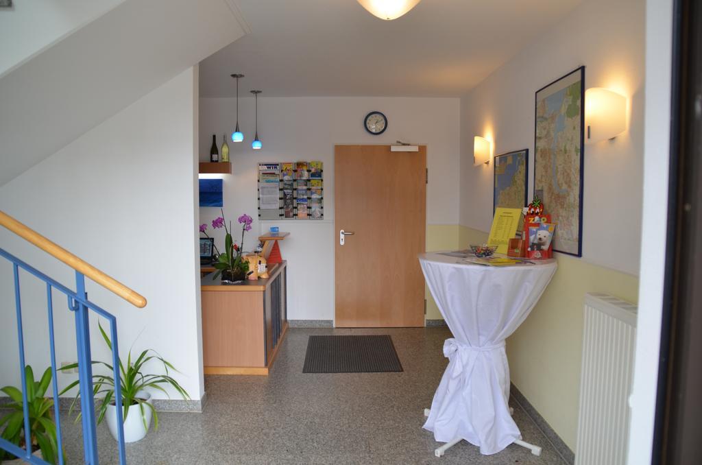 Hotel-Pension Pastow Garni Broderstorf Bagian luar foto