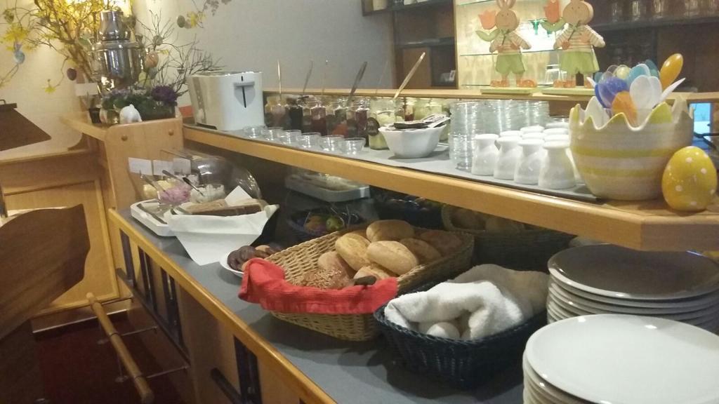 Hotel-Pension Pastow Garni Broderstorf Bagian luar foto