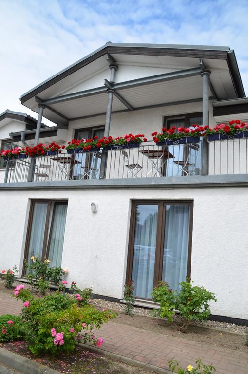 Hotel-Pension Pastow Garni Broderstorf Bagian luar foto