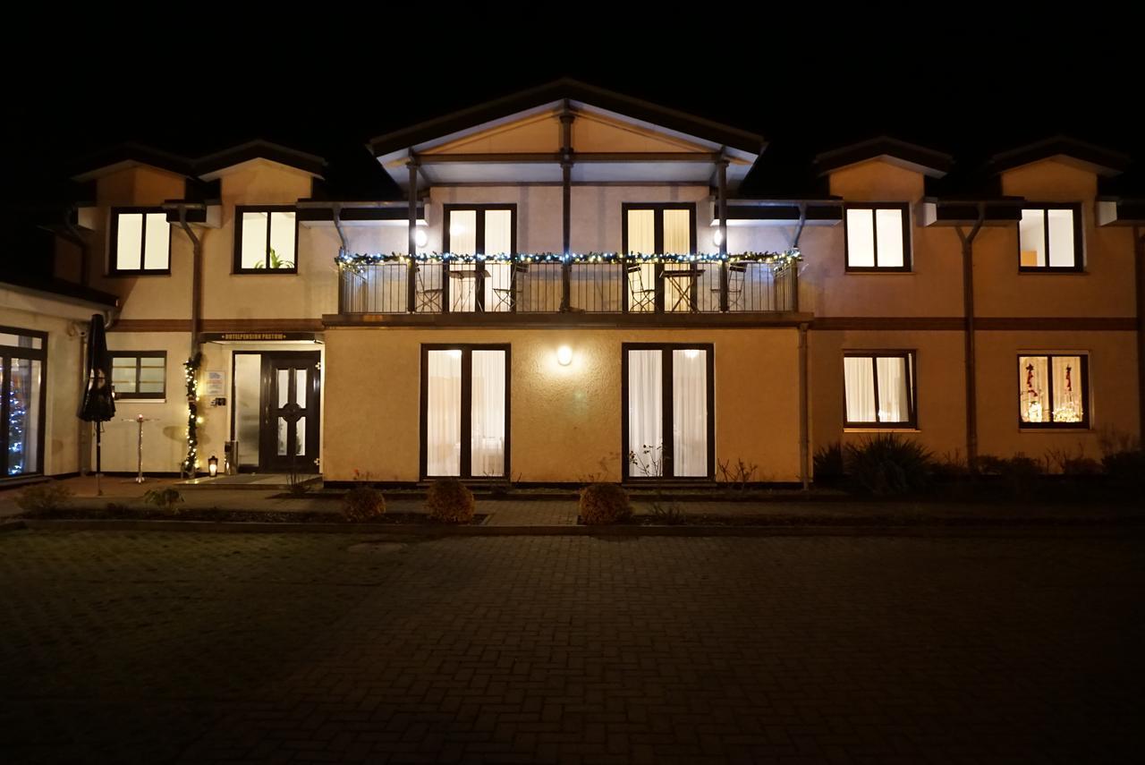 Hotel-Pension Pastow Garni Broderstorf Bagian luar foto