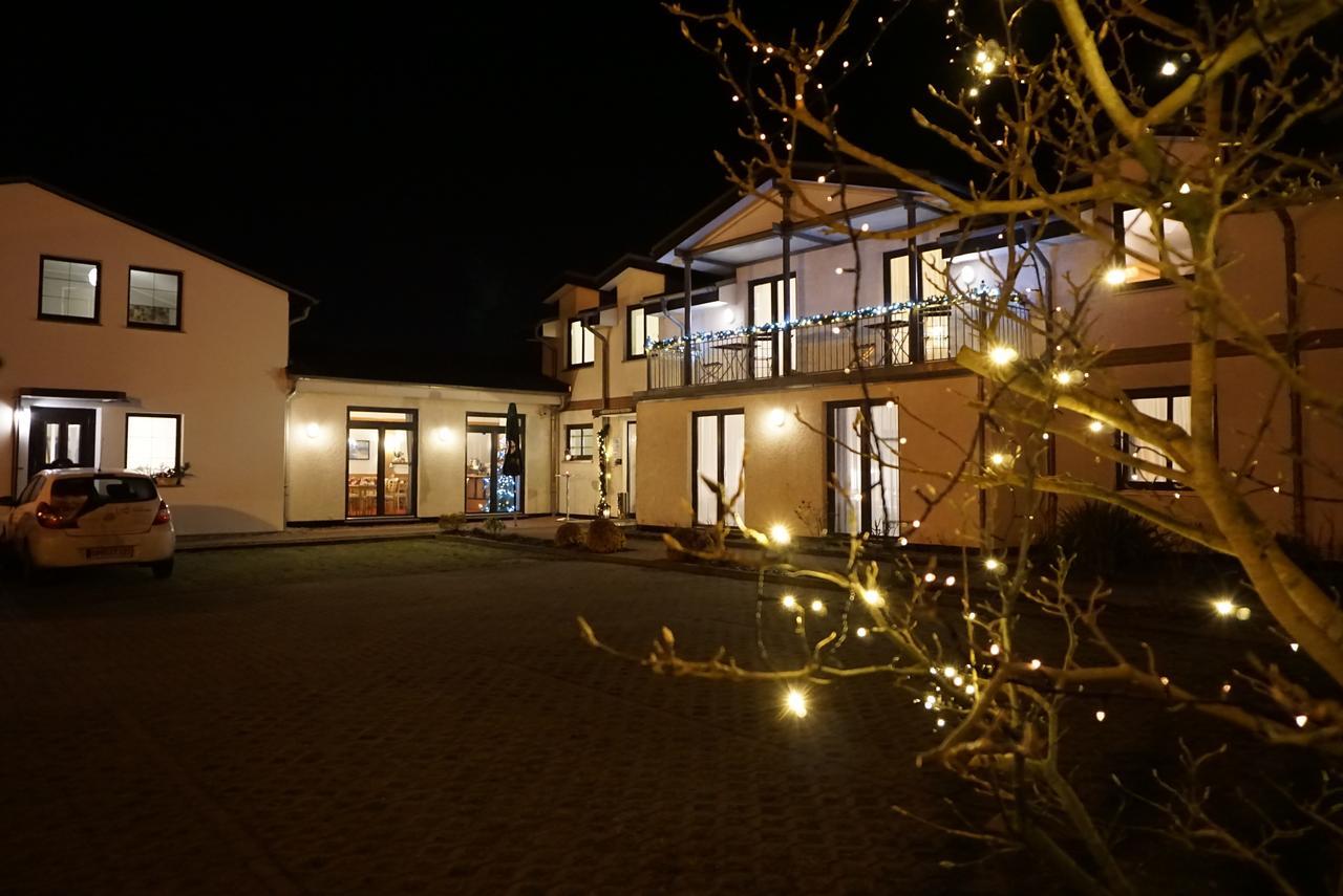 Hotel-Pension Pastow Garni Broderstorf Bagian luar foto