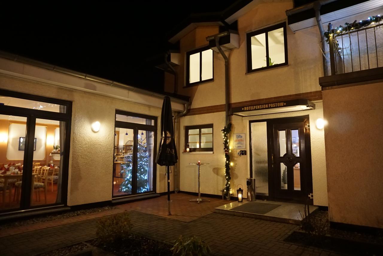 Hotel-Pension Pastow Garni Broderstorf Bagian luar foto