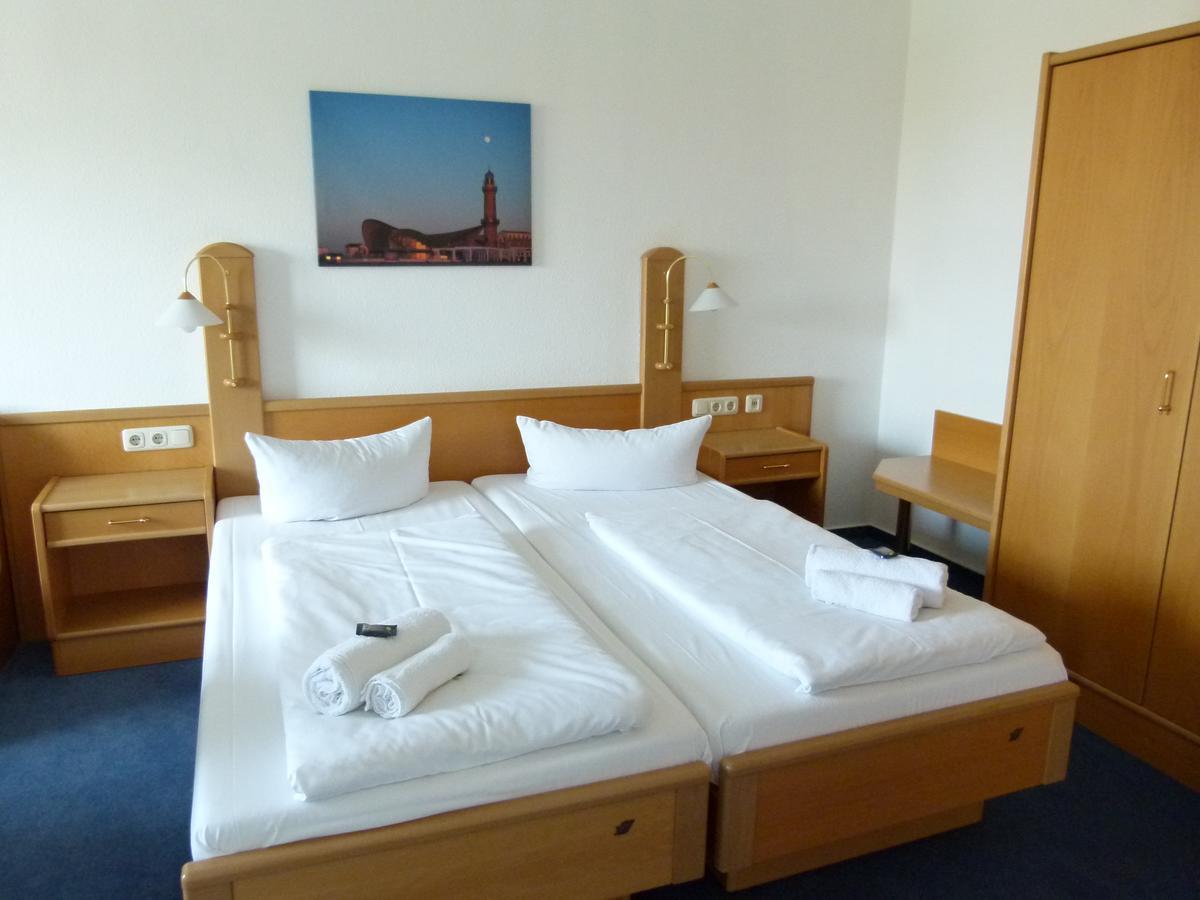 Hotel-Pension Pastow Garni Broderstorf Bagian luar foto